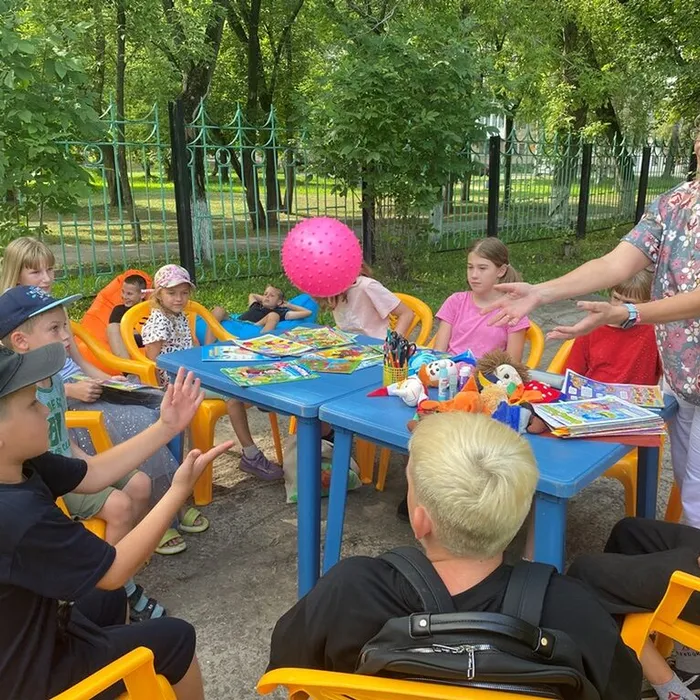 Библиодворик «Читай-ка! Играй-ка!»