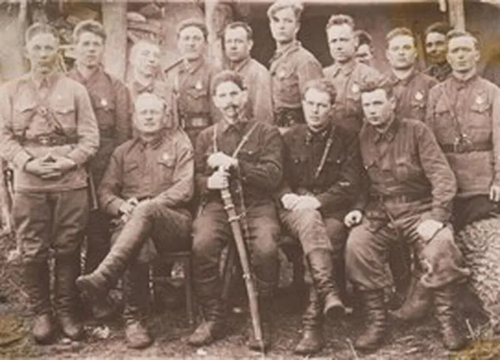 Группа-бойцов-и-командиров-232-й-стрелковой-дивизии.-Воронежский-фронт-лето-1942-года