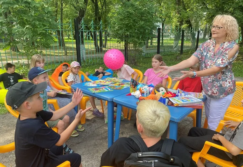Библиодворик «Читай-ка! Играй-ка!»
