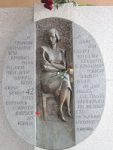 Мемориал Ольге Берггольц при входе в Ленинградский Дом Радио