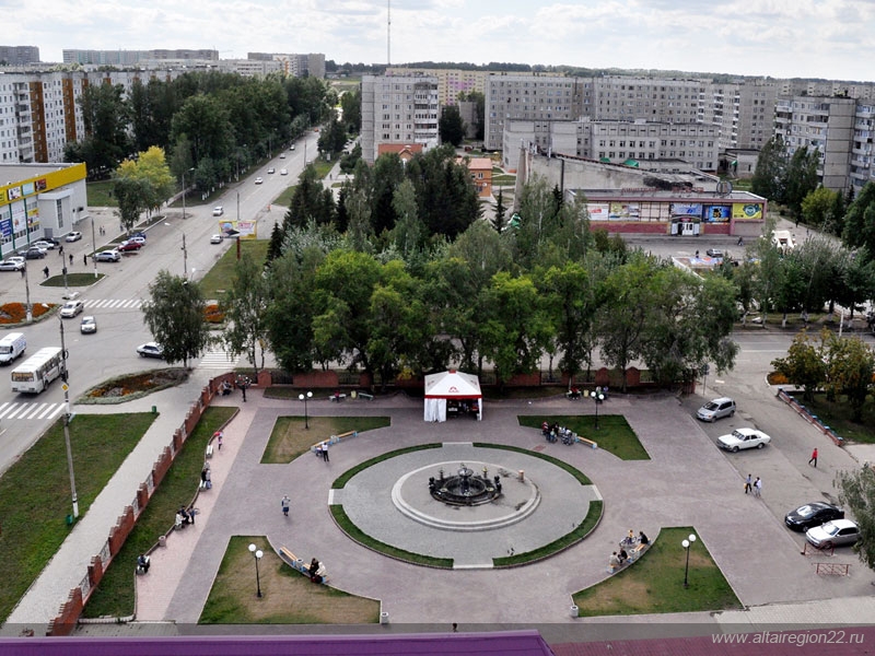 Город заринск. Заринск Алтайский край. Достопримечательности города Заринска Алтайского края. Фонтан Заринск. Площадь города Заринск Алтайский край.